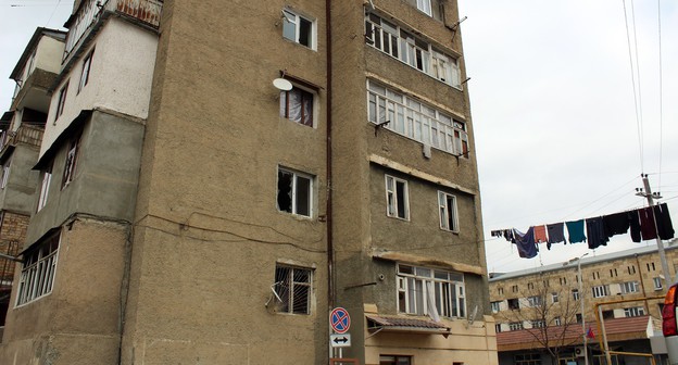 Жилой многоэтажный дом в Степанакерте, 15 ноября 2020 года. Фото Армине Мартиросян для "Кавказского узла" Жилой многоэтажный дом в Степанакерте, 15 ноября 2020 года. Фото Армине Мартиросян для "Кавказского узла"