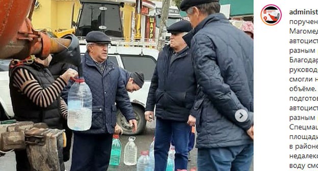 Цистерна с питьевой водой. Скриншот публикации на странице администрации Каспийска в Instagram https://www.instagram.com/p/CH414ghHtn8/ Цистерна с питьевой водой. Скриншот публикации на странице администрации Каспийска в Instagram https://www.instagram.com/p/CH414ghHtn8/