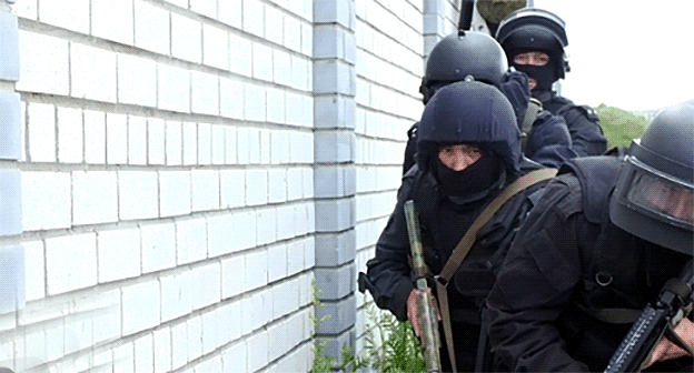 Сотрудники спецслужб Фото http://nac.gov.ru/obuchenie-zhurnalistov/v-ryazanskoy-oblasti-proshli-zanyatiya-na-uchebno.html Сотрудники спецслужб Фото http://nac.gov.ru/obuchenie-zhurnalistov/v-ryazanskoy-oblasti-proshli-zanyatiya-na-uchebno.html