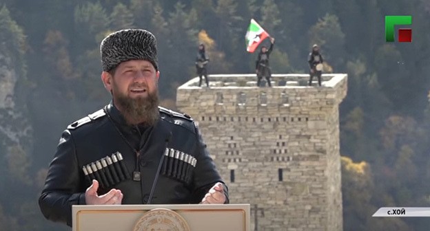 Рамзан Кадыров. Стоп-кадр видео https://www.youtube.com/watch?v=sJG3wzEt2-0 Рамзан Кадыров. Стоп-кадр видео https://www.youtube.com/watch?v=sJG3wzEt2-0