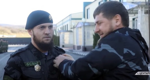 Рамзан Кадыров награждает орденом Кадырова. Кадр видео
ЧГТРК "Грозный" https://www.youtube.com/watch?v=83weKhqsbyg&feature=emb_logo Рамзан Кадыров награждает орденом Кадырова. Кадр видео
ЧГТРК "Грозный" https://www.youtube.com/watch?v=83weKhqsbyg&feature=emb_logo