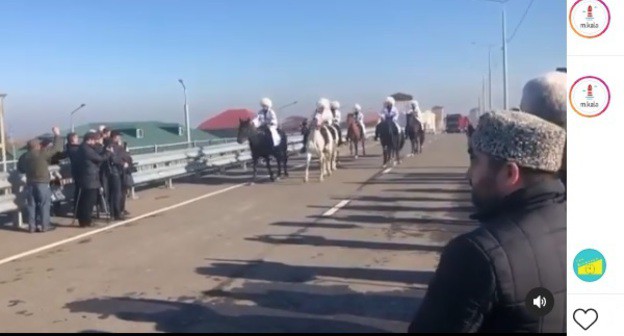 Открытие путепровода на выезде из Махачкалы. Фото: скриншот со страницы mkala_ в Instagram https://www.instagram.com/p/CIKxbTaDJ0g/ Открытие путепровода на выезде из Махачкалы. Фото: скриншот со страницы mkala_ в Instagram https://www.instagram.com/p/CIKxbTaDJ0g/