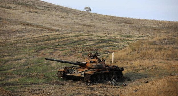 Танк. Нагорный Карабах, 26 ноября 2020 г. Фото: REUTERS/Aziz Karimov Танк. Нагорный Карабах, 26 ноября 2020 г. Фото: REUTERS/Aziz Karimov