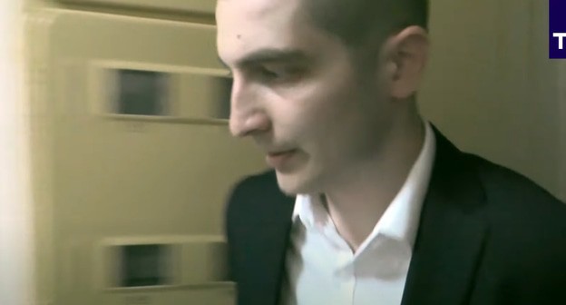 Задержание Георгия Гуева. Фото: кадр видео TASS https://www.youtube.com/watch?v=yYQEb5nf0Iw&feature=youtu.be Задержание Георгия Гуева. Фото: кадр видео TASS https://www.youtube.com/watch?v=yYQEb5nf0Iw&feature=youtu.be