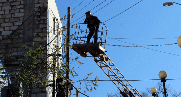 Восстановление электролиний в Степанакерте. Нагорный Карабах. 2 декабря 2020 г. Фото Алвард Григорян для "Кавказского узла" Восстановление электролиний в Степанакерте. Нагорный Карабах. 2 декабря 2020 г. Фото Алвард Григорян для "Кавказского узла"