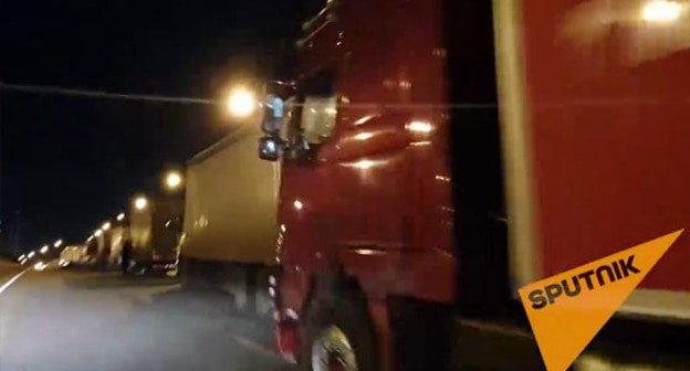 Скриншот видео https://sputnik-abkhazia.ru/Abkhazia/20201204/1031406567/Situatsiya-s-prokhozhdeniem-tamozhni-bolshegruzami-poka-ne-uluchshilas.html Скриншот видео https://sputnik-abkhazia.ru/Abkhazia/20201204/1031406567/Situatsiya-s-prokhozhdeniem-tamozhni-bolshegruzami-poka-ne-uluchshilas.html