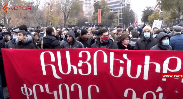 Митинг в Ереване 5 декабря 2020 года. Стоп-кадр прямой трансляции: https://youtu.be/ZCEfEWL41g8 Митинг в Ереване 5 декабря 2020 года. Стоп-кадр прямой трансляции: https://youtu.be/ZCEfEWL41g8