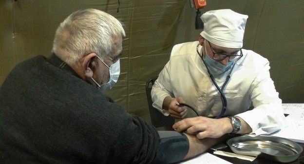 Прием жителя Нагорного Карабаха специалистом медицинского отряда специального назначения в Степанакерте. Фото: пресс-служба Минобороны РФ. https://мультимедиа.минобороны.рф/multimedia/photo/gallery.htm?id=85138@cmsPhotoGallery Прием жителя Нагорного Карабаха специалистом медицинского отряда специального назначения в Степанакерте. Фото: пресс-служба Минобороны РФ. https://мультимедиа.минобороны.рф/multimedia/photo/gallery.htm?id=85138@cmsPhotoGallery