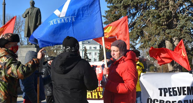 Участники акции в поддержку политзаключенных. Таганрог, 6 декабря 2020 года. Фото Константина Волгина для "Кавказского узла". Участники акции в поддержку политзаключенных. Таганрог, 6 декабря 2020 года. Фото Константина Волгина для "Кавказского узла".