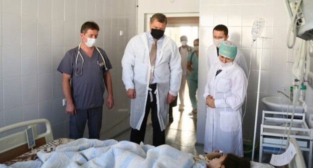 Пострадавший ребенок после посещения бассейна в больнице. Астрахань, 7 декабря 2020 г. Фото: официальный сайт Астраханской области https://www.astrobl.ru/ Пострадавший ребенок после посещения бассейна в больнице. Астрахань, 7 декабря 2020 г. Фото: официальный сайт Астраханской области https://www.astrobl.ru/