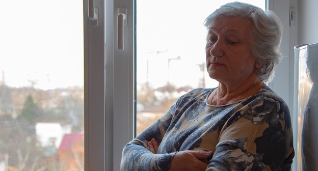 Пожилая женщина у окна. Фото Нины Тумановой для "Кавказского узла" Пожилая женщина у окна. Фото Нины Тумановой для "Кавказского узла"