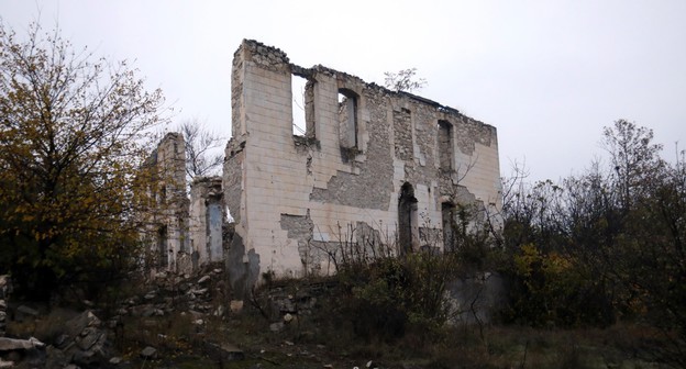 Разрушенный дом в Физули.18 ноября 2020 года. Фото Азиза Каримова для "Кавказского узла". Разрушенный дом в Физули.18 ноября 2020 года. Фото Азиза Каримова для "Кавказского узла".