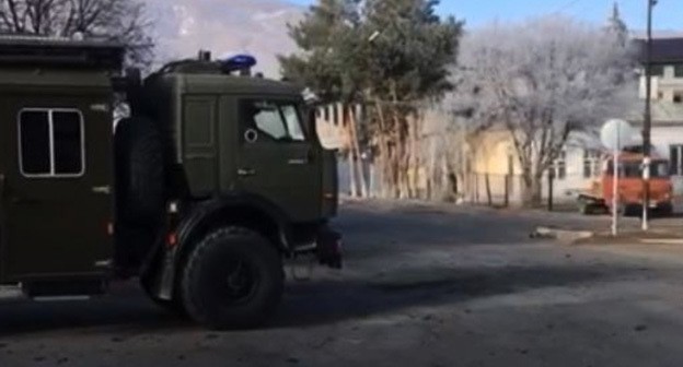 Кадр с места подрыва смертника в Учкекене. Фото: пресс-служба Национального антитеррористического комитета //nac.gov.ru/ Кадр с места подрыва смертника в Учкекене. Фото: пресс-служба Национального антитеррористического комитета //nac.gov.ru/