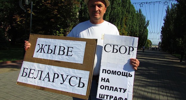 Активист Владимир Тельпук во время пикета. Фото Вячеслава Ященко для "Кавказского узла" Активист Владимир Тельпук во время пикета. Фото Вячеслава Ященко для "Кавказского узла"