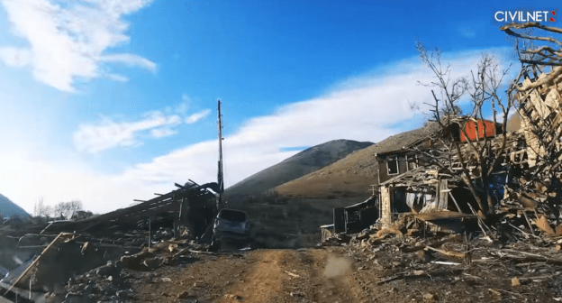 Село Хцаберд (азербайджанское название - Чайлаккала). Конец ноября 2020 года. Стоп-кадр видео https://www.facebook.com/CivilNet.TV/videos/1783518675130602 Село Хцаберд (азербайджанское название - Чайлаккала). Конец ноября 2020 года. Стоп-кадр видео https://www.facebook.com/CivilNet.TV/videos/1783518675130602