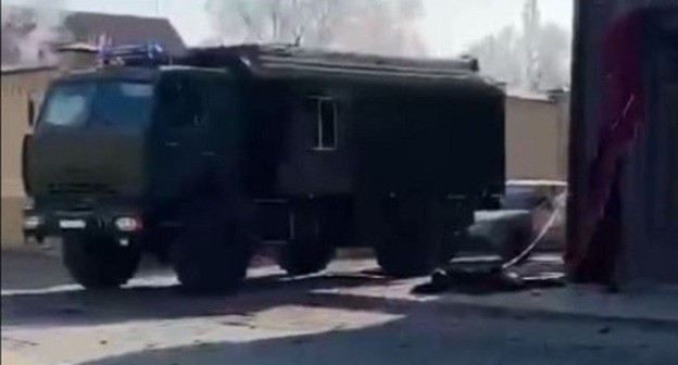 Кадр с места подрыва смертника в Учкекене. Фото: пресс-служба Национального антитеррористического комитета //nac.gov.ru/ Кадр с места подрыва смертника в Учкекене. Фото: пресс-служба Национального антитеррористического комитета //nac.gov.ru/