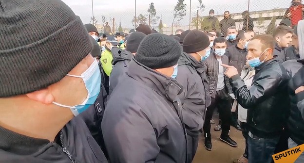 Протестующие и полиция в поселке Африка в Тбилиси. Кадр видео
Sputnik Georgia - все о Грузии https://www.youtube.com/watch?v=0rEjKeUJxEM&feature=emb_logo Протестующие и полиция в поселке Африка в Тбилиси. Кадр видео
Sputnik Georgia - все о Грузии https://www.youtube.com/watch?v=0rEjKeUJxEM&feature=emb_logo