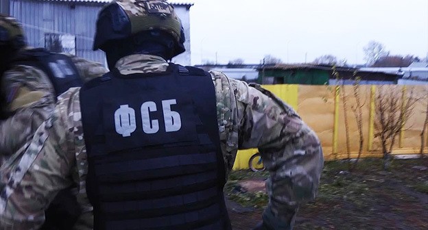 Сотрудник ФСБ. Фото: пресс-служба Национального антитеррористического комитета http://nac.gov.ru/ Сотрудник ФСБ. Фото: пресс-служба Национального антитеррористического комитета http://nac.gov.ru/