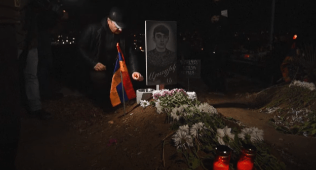 Траурные мероприятия в Армении. 19 декабря 2020 года. Стоп-кадр видео https://youtu.be/YPxwa65KNAU Траурные мероприятия в Армении. 19 декабря 2020 года. Стоп-кадр видео https://youtu.be/YPxwa65KNAU