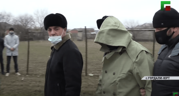 Обряд примирения кровников в Чечне. 19 декабря 2020 года. Стоп-кадр видео https://youtu.be/zZaJhDEhTrM Обряд примирения кровников в Чечне. 19 декабря 2020 года. Стоп-кадр видео https://youtu.be/zZaJhDEhTrM