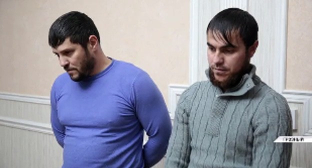 Задержанные за визит к колдунье. Кадр видео ЧГТРК "Грозный" https://www.instagram.com/p/CI7pCFNJclV/ Задержанные за визит к колдунье. Кадр видео ЧГТРК "Грозный" https://www.instagram.com/p/CI7pCFNJclV/