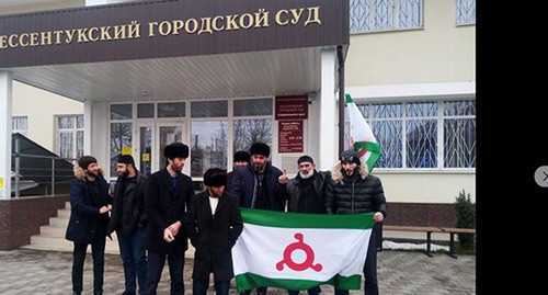 Ингушские активисты поддержали земляков у суда в Ессентуках. 22 декабря 2020 года. Скриншот https://www.facebook.com/photo/?fbid=862883681143833&set=a.145720772860131 Ингушские активисты поддержали земляков у суда в Ессентуках. 22 декабря 2020 года. Скриншот https://www.facebook.com/photo/?fbid=862883681143833&set=a.145720772860131
