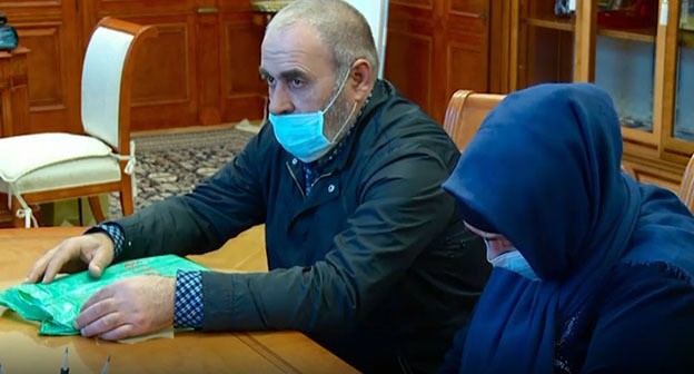 Муртазали и Патимат Гасангусейновы. Стоп-кадр видео https://www.instagram.com/p/CJODM7IDaan/ Муртазали и Патимат Гасангусейновы. Стоп-кадр видео https://www.instagram.com/p/CJODM7IDaan/
