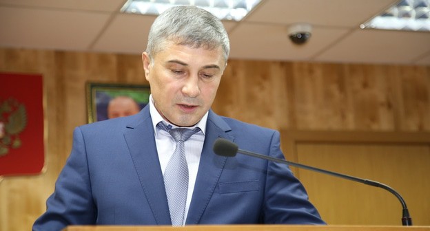 Глава Кизлярского района Аким Микиров. Фото: пресс-служба администрации Кизлярского района. http://kizlyar-rayon.ru/images/IMG_1690.JPG Глава Кизлярского района Аким Микиров. Фото: пресс-служба администрации Кизлярского района. http://kizlyar-rayon.ru/images/IMG_1690.JPG