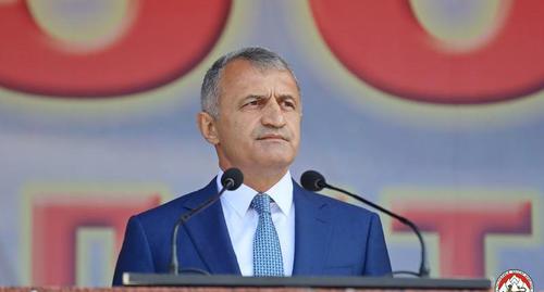 Президент Южной Осетии Анатолий Бибилов. Фото: пресс-служба президента Южной Осетии.
https://presidentruo.org/wp-content/plugins/dynpicwatermark/DynPicWaterMark_ImageViewer.php?path=2020/09/125.jpg