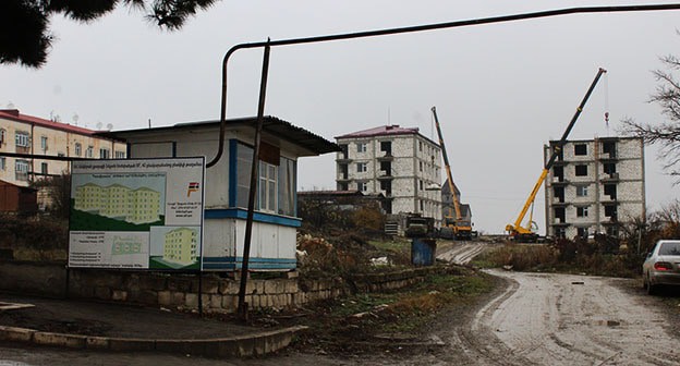 В городе Аскеране продолжается строительство жилого квартала. Строительство началось до обострения конфликта. Аскеранский район. Нагорный Карабах. 25декабря 2020 г. Фото Алвард Григорян для "Кавказского узла"
В городе Аскеране продолжается строительство жилого квартала. Строительство началось до обострения конфликта. Аскеранский район. Нагорный Карабах. 25декабря 2020 г. Фото Алвард Григорян для "Кавказского узла"