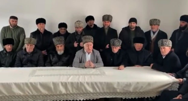 Официальное заявление братских тейпов Султыговых и Тимурзиевых. Стоп-кадр видео https://www.facebook.com/ramzan.sultygov/videos/933307603740495 Официальное заявление братских тейпов Султыговых и Тимурзиевых. Стоп-кадр видео https://www.facebook.com/ramzan.sultygov/videos/933307603740495