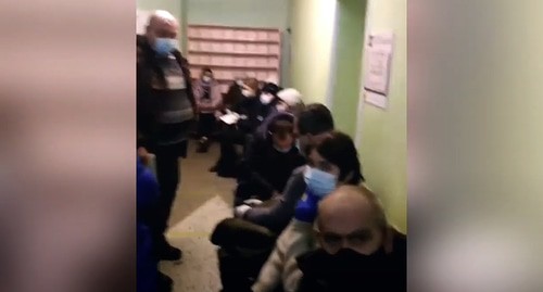Очередь в Михайловской ЦРБ. Кадр видео
Высота 102 https://www.youtube.com/watch?v=oTvweZ9VRng&feature=emb_logo Очередь в Михайловской ЦРБ. Кадр видео
Высота 102 https://www.youtube.com/watch?v=oTvweZ9VRng&feature=emb_logo