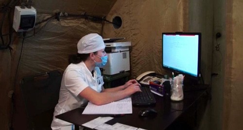 Военный врач из России в Нагорном Карабахе. Фото: пресс-служба Минобороны РФ http://mil.ru/ Военный врач из России в Нагорном Карабахе. Фото: пресс-служба Минобороны РФ http://mil.ru/
