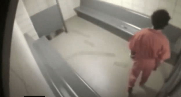 Джохар Царнаве в камере. Скриншот видео https://www.youtube.com/watch?v=fbQUYe2oP6I Джохар Царнаве в камере. Скриншот видео https://www.youtube.com/watch?v=fbQUYe2oP6I