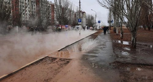 Прорыв трубы в Волжском. Фото: ГУ МЧС по Волгоградской области
Прорыв трубы в Волжском. Фото: ГУ МЧС по Волгоградской области