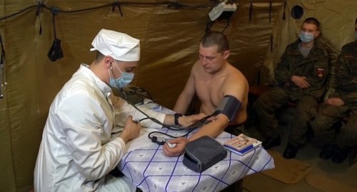 Военные врачи проводят вакцинацию от коронавируса российских миротворцев в Нагорном Карабахе. Фото http://mil.ru/russian_peacekeeping_forces/news/more.htm?id=12333972@egNews Военные врачи проводят вакцинацию от коронавируса российских миротворцев в Нагорном Карабахе. Фото http://mil.ru/russian_peacekeeping_forces/news/more.htm?id=12333972@egNews