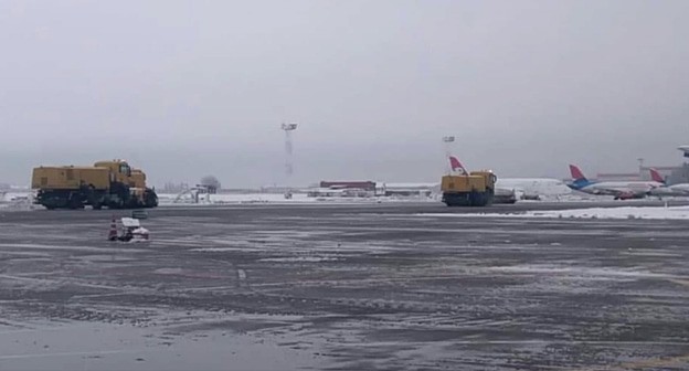 Снегопад в аэропорту. Кадр видео mymsk.online
https://yandex.ru/efir?stream_id=4f244986c691045f93d9c0b7c047a08a Снегопад в аэропорту. Кадр видео mymsk.online
https://yandex.ru/efir?stream_id=4f244986c691045f93d9c0b7c047a08a