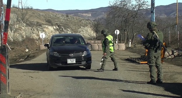 Российские миротворцы на посту в Нагорном Карабахе. Фото пресс-службы МО России http://mil.ru/russian_peacekeeping_forces/media/photo/gallery.htm?id=86134@cmsPhotoGallery Российские миротворцы на посту в Нагорном Карабахе. Фото пресс-службы МО России http://mil.ru/russian_peacekeeping_forces/media/photo/gallery.htm?id=86134@cmsPhotoGallery