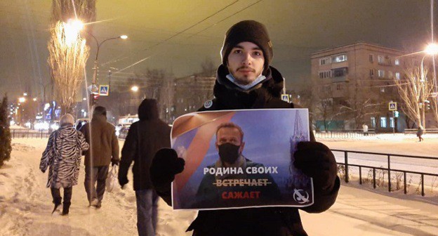 Никита Демидович во время пикета 18 января. Фото предоставлено "Кавказскому узлу" активистом. Никита Демидович во время пикета 18 января. Фото предоставлено "Кавказскому узлу" активистом.