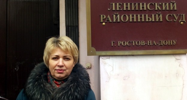 Галина Паркова у Ленинского райсуда Ростова-на-Дону. 19 февраля 2020 года. Фото Константина Волгина для "Кавказского узла". Галина Паркова у Ленинского райсуда Ростова-на-Дону. 19 февраля 2020 года. Фото Константина Волгина для "Кавказского узла".