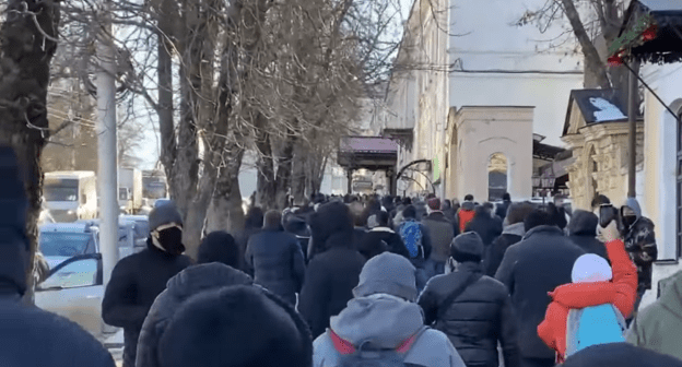 Акция протеста в Ставрополе 23 января 2021 года. Стоп-кадр видео https://www.facebook.com/permalink.php?story_fbid=3996140240410493&id=100000436699400 Акция протеста в Ставрополе 23 января 2021 года. Стоп-кадр видео https://www.facebook.com/permalink.php?story_fbid=3996140240410493&id=100000436699400