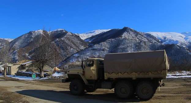 Азербайджанский военный грузовик в центре Кельбаджара. Фото Азиза Каримова для "Кавказского узла" Азербайджанский военный грузовик в центре Кельбаджара. Фото Азиза Каримова для "Кавказского узла"