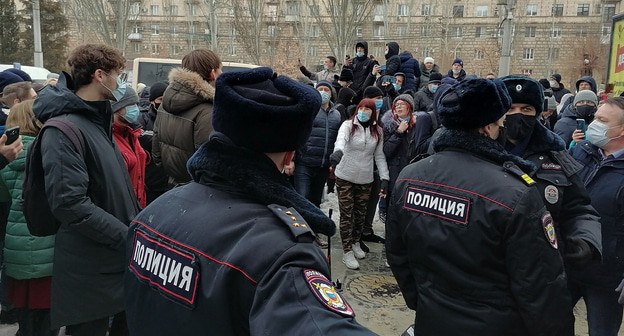 Протестующие и полиция в Волгограде 23.01.21. Фото Татьяны Филимоновой для Кавказского узла Протестующие и полиция в Волгограде 23.01.21. Фото Татьяны Филимоновой для Кавказского узла