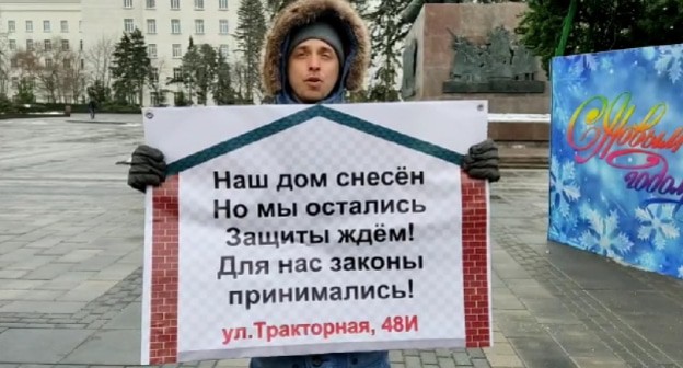 Пикетчик в Ростове-на-Дону. 25 января 2021 года. Фото Константин Волгин для "Кавказского узла". Пикетчик в Ростове-на-Дону. 25 января 2021 года. Фото Константин Волгин для "Кавказского узла".