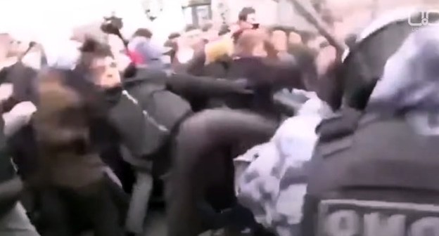 Уроженец Чечни, участвовавший в драке с силовиками. Кадр видео UCHANNEL https://www.youtube.com/watch?v=HAxOmOBiWPc Уроженец Чечни, участвовавший в драке с силовиками. Кадр видео UCHANNEL https://www.youtube.com/watch?v=HAxOmOBiWPc