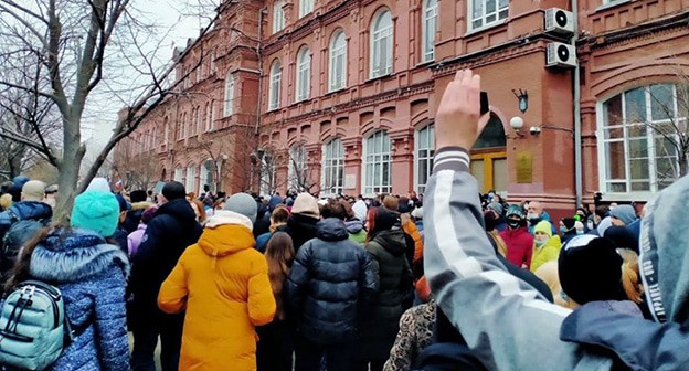 Акция протеста в Астрахани. 23 января 2021 г. Фото Алены Садовской для "Кавказского узла" Акция протеста в Астрахани. 23 января 2021 г. Фото Алены Садовской для "Кавказского узла"