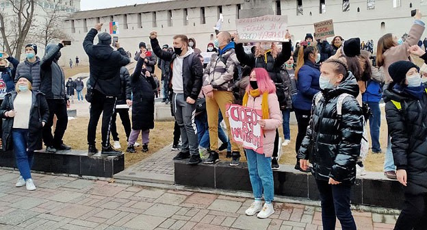 Участники акции протеста. Астрахань, 23.01.21. Фото Алены Садовской для "Кавказского узла". Участники акции протеста. Астрахань, 23.01.21. Фото Алены Садовской для "Кавказского узла".
