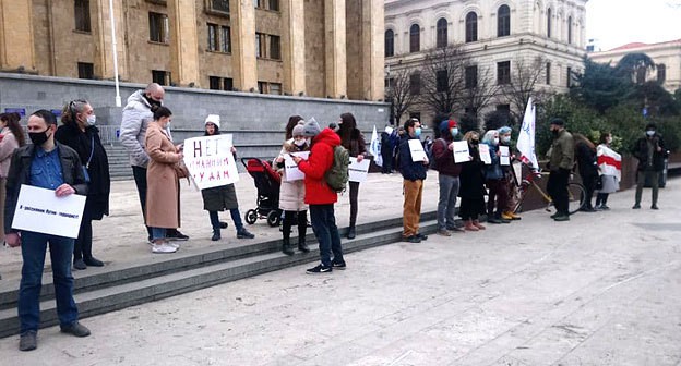Граждане России на акции протеста в Тбилиси. 31 января 2021 года. Фото Беслана Кмузова для "Кавказского узла". Граждане России на акции протеста в Тбилиси. 31 января 2021 года. Фото Беслана Кмузова для "Кавказского узла".