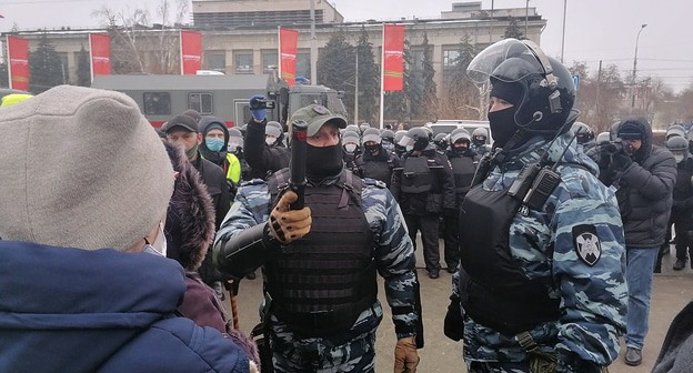 Участники акции в поддержку Навального в Волгограде 31.01.21. Фото Татьяны Филимоновой для "Кавказского узла" Участники акции в поддержку Навального в Волгограде 31.01.21. Фото Татьяны Филимоновой для "Кавказского узла"