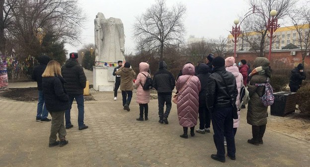 Участники акции в Элисте. Фото Церена Басангова. Участники акции в Элисте. Фото Церена Басангова.